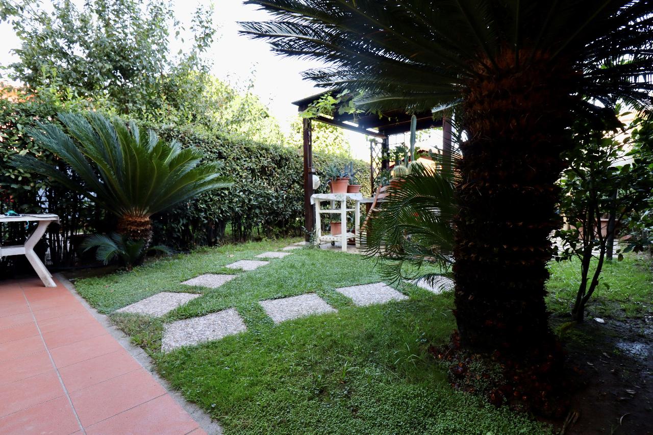 casa indipendente in vendita a Capannori in zona Marlia