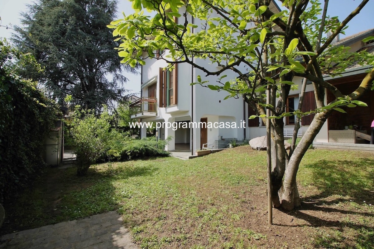 Villa unifamiliare in vendita a Cernusco Sul Naviglio