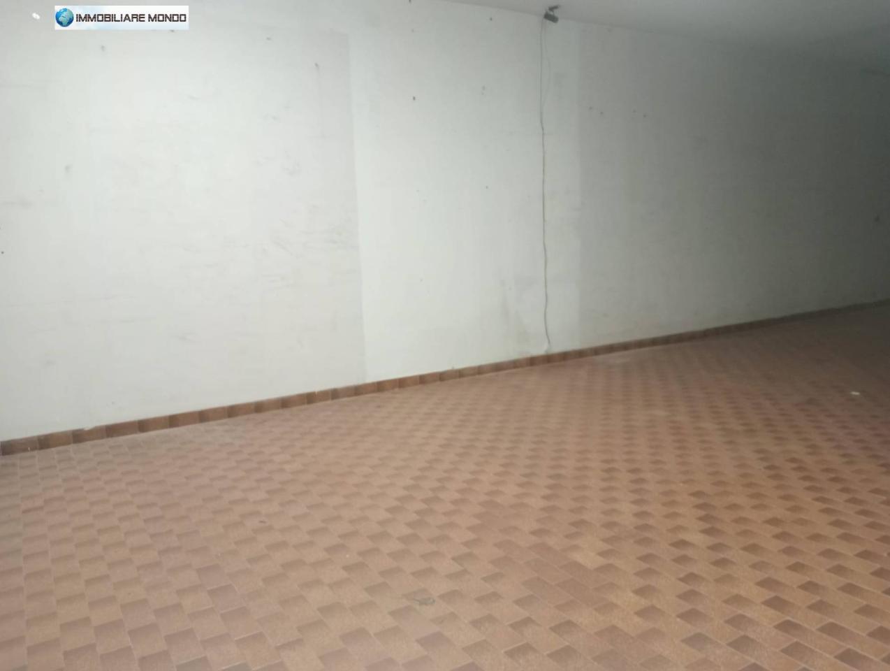 Magazzino in Via Giappone, Termoli, {3} - Foto 2
