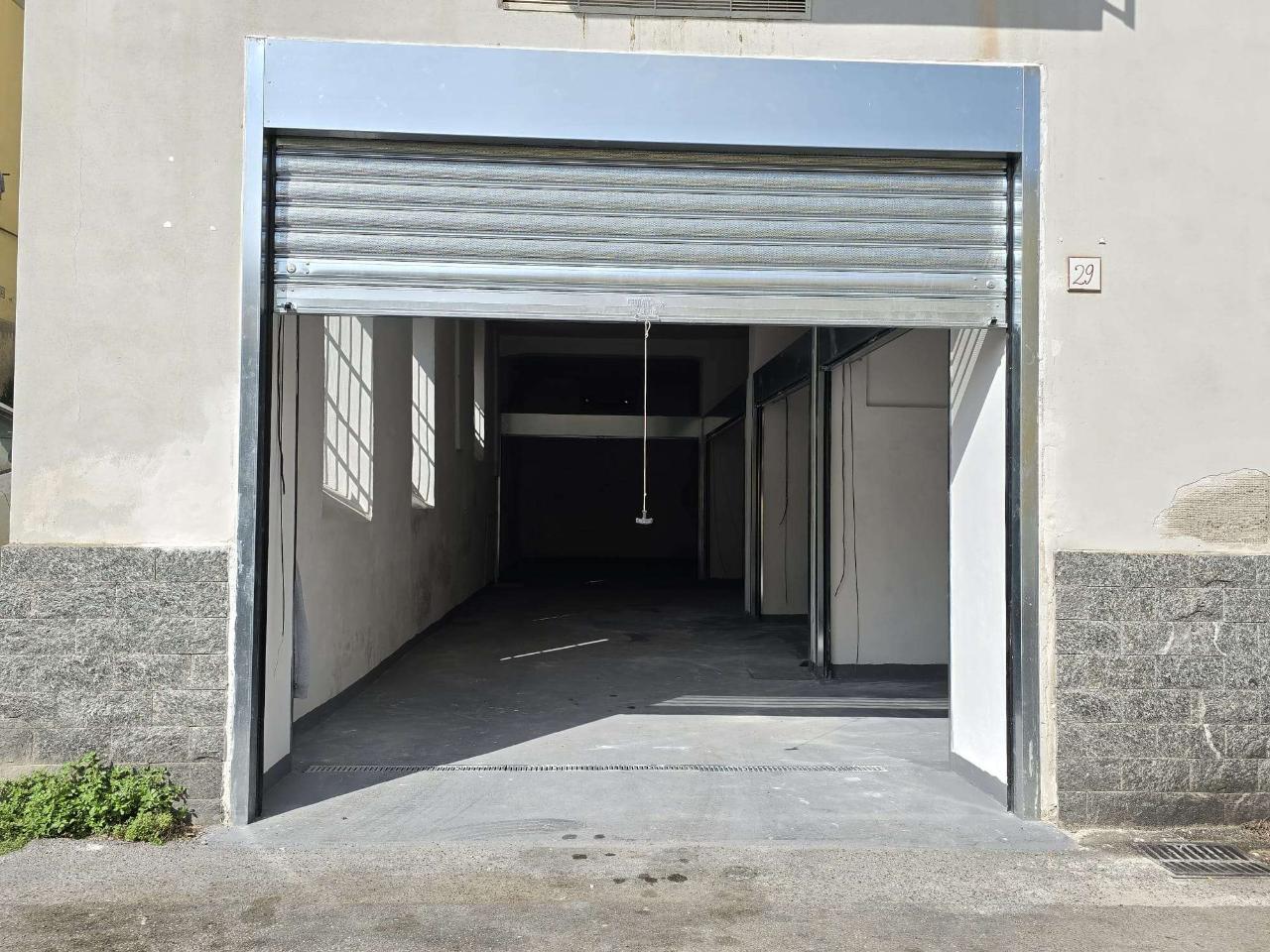 Locale commerciale in Via Gennaro Trincone 29, Salerno, {3} - Foto 1