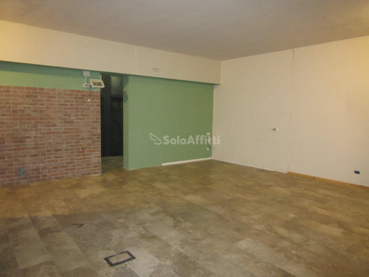 Negozio in Viale Pratese 119, Sesto Fiorentino, {3} - Foto 2
