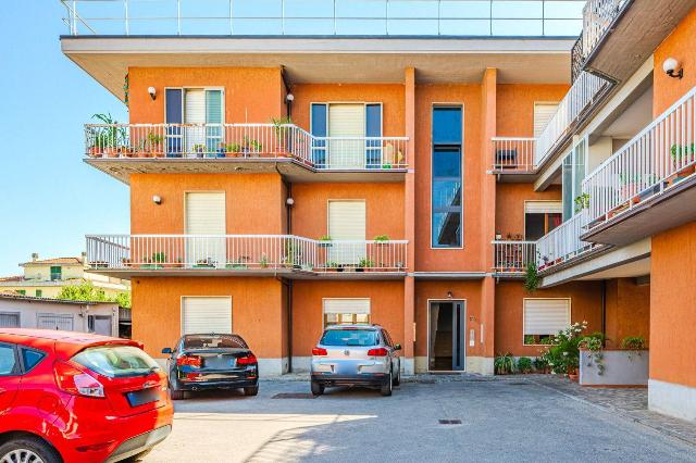 Vierzimmerwohnung in Piazza Aldo Moro, Agliana - Foto 1