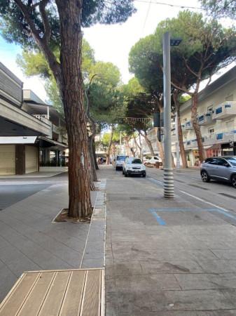 Negozio in Viale Dante Alighieri, Riccione, {3} - Foto 1