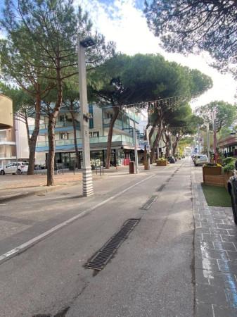 Negozio in Viale Dante Alighieri, Riccione, {3} - Foto 2