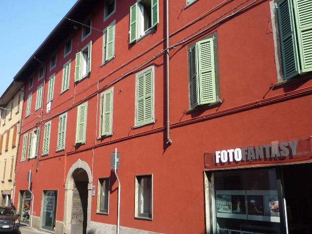 2-room flat in Via Camillo Benso di Cavour, Alzano Lombardo - Photo 1