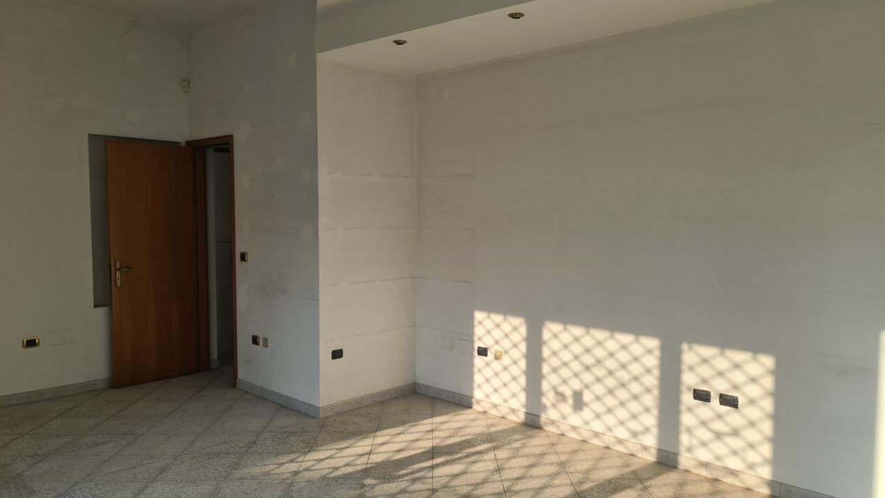 Negozio in Via Sant' Eleuterio, Parabita, {3} - Foto 2