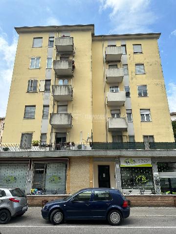 2-room flat in Via Leopoldo Camillo Volta 2/E, Mantova - Photo 1