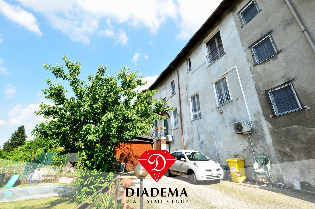 2-room flat in Via Ampelio Rosa 8, Besnate - Photo 1