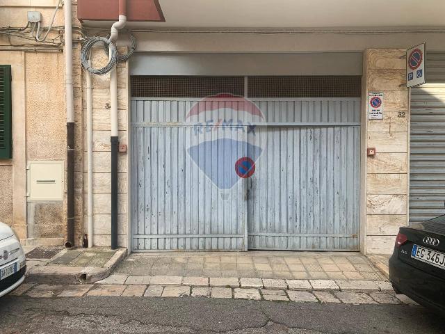 Garage or car box in Vincenzo Leuzzi Snc, Castellana Grotte - Photo 1