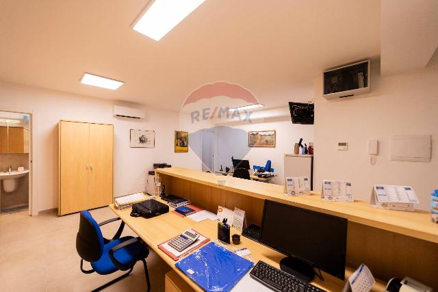 Büro in Viale Quinto Ennio 74, Bari - Foto 1