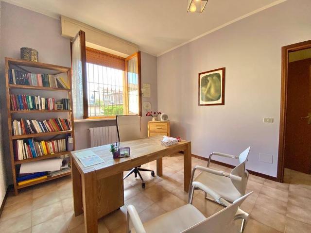 Shared office in Via Rino Balladore, Voghera - Photo 1