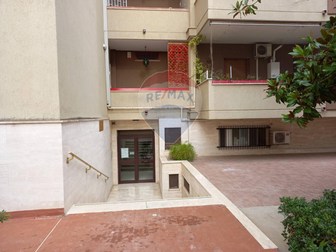 Ufficio in Via Luigi Ferrannini 8, Bari - Foto 1