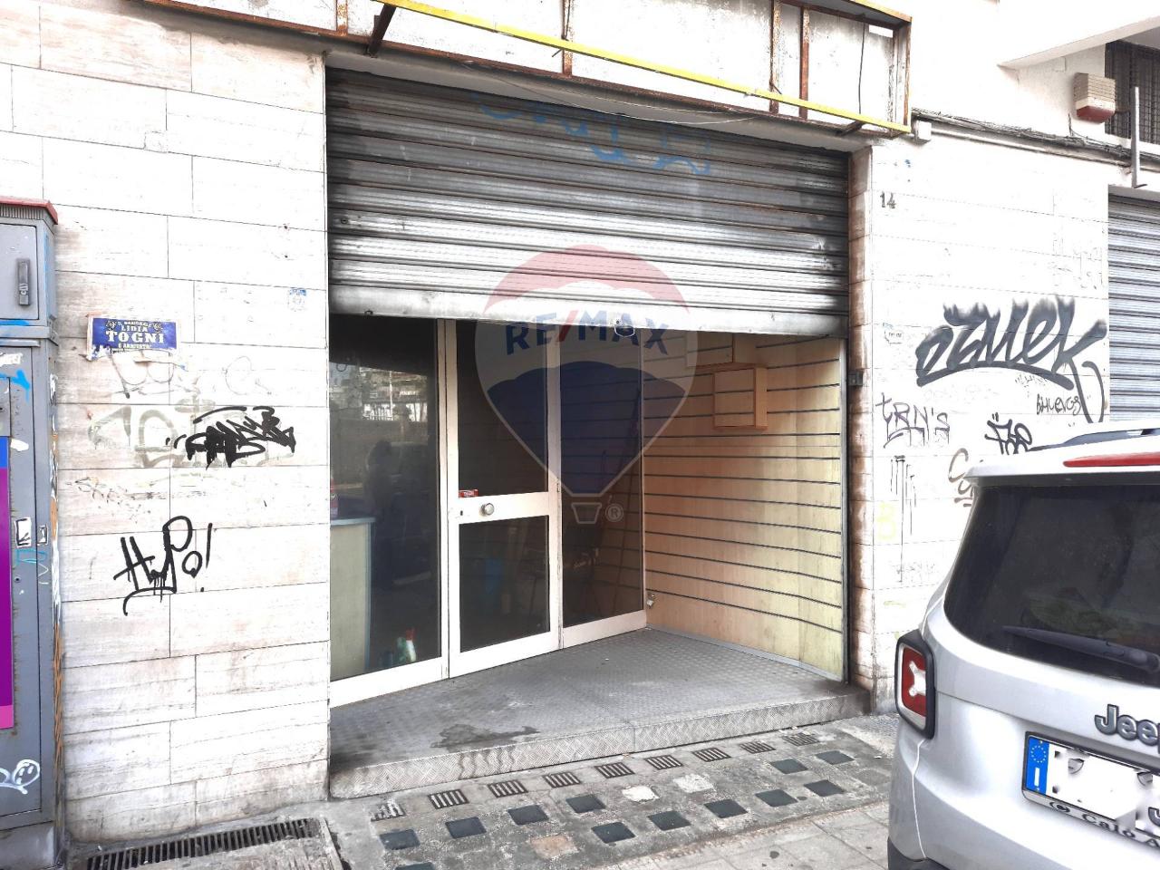 Negozio in Via Capruzzi 14, Bari, {3} - Foto 2