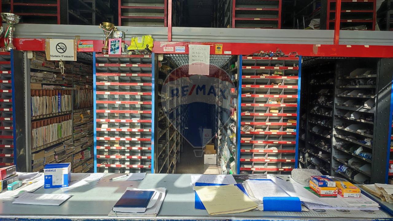 Magazzino in Via Napoli 201, Bari, {3} - Foto 2