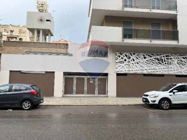 Garage or car box in Via Luigi Sturzo 24, Bari - Photo 1