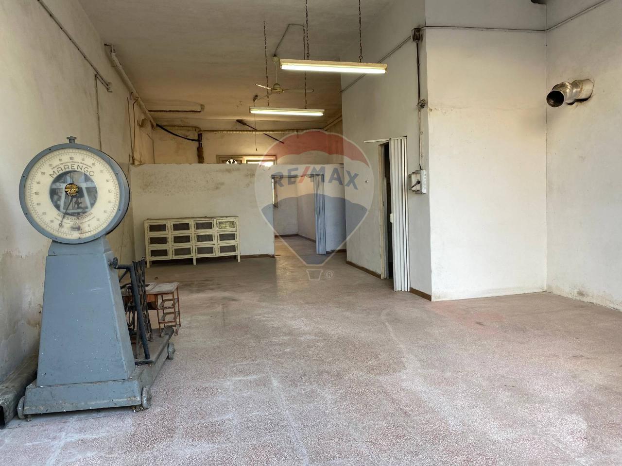Negozio in Via Taranto 124, Lecce, {3} - Foto 2