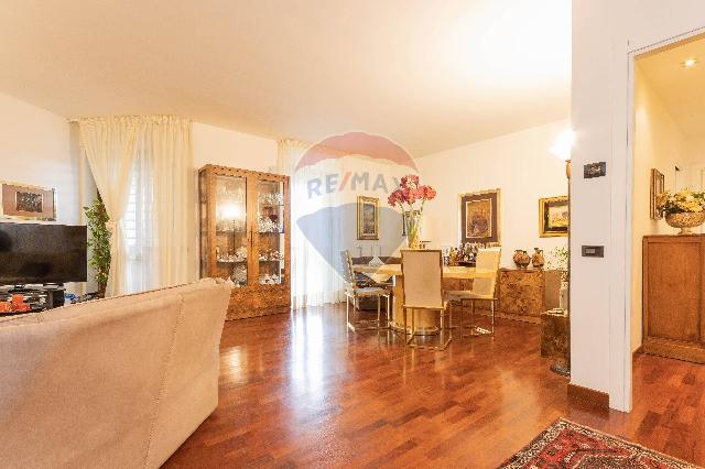 4-room flat in Via Giordano Bruno 33, Triggiano - Photo 1