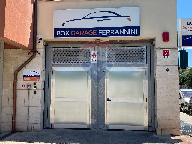 Garage or car box in Via Balacco 18, Bari - Photo 1