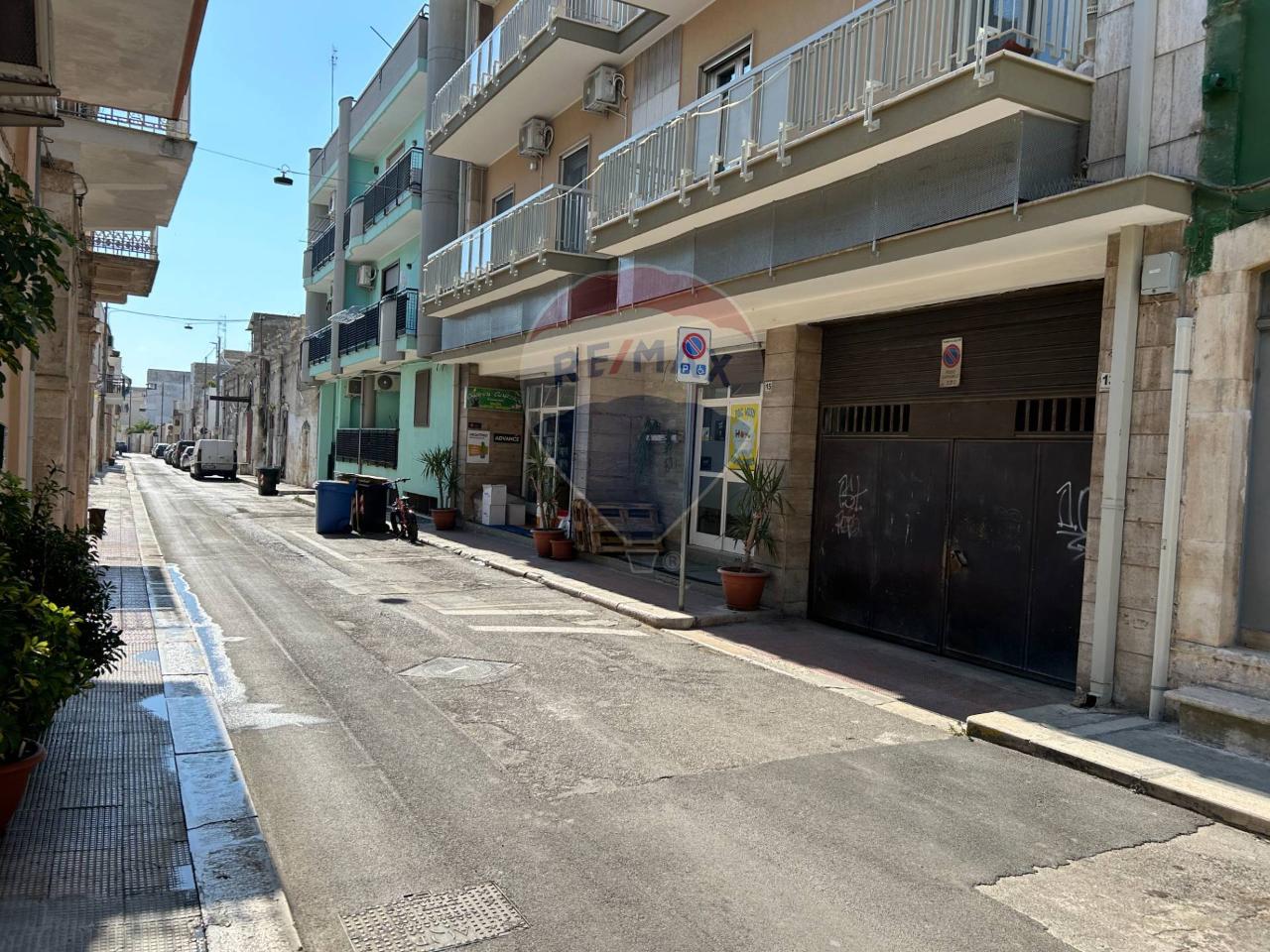 Negozio in Via Pozzoloizzi 15-17, Adelfia, {3} - Foto 1