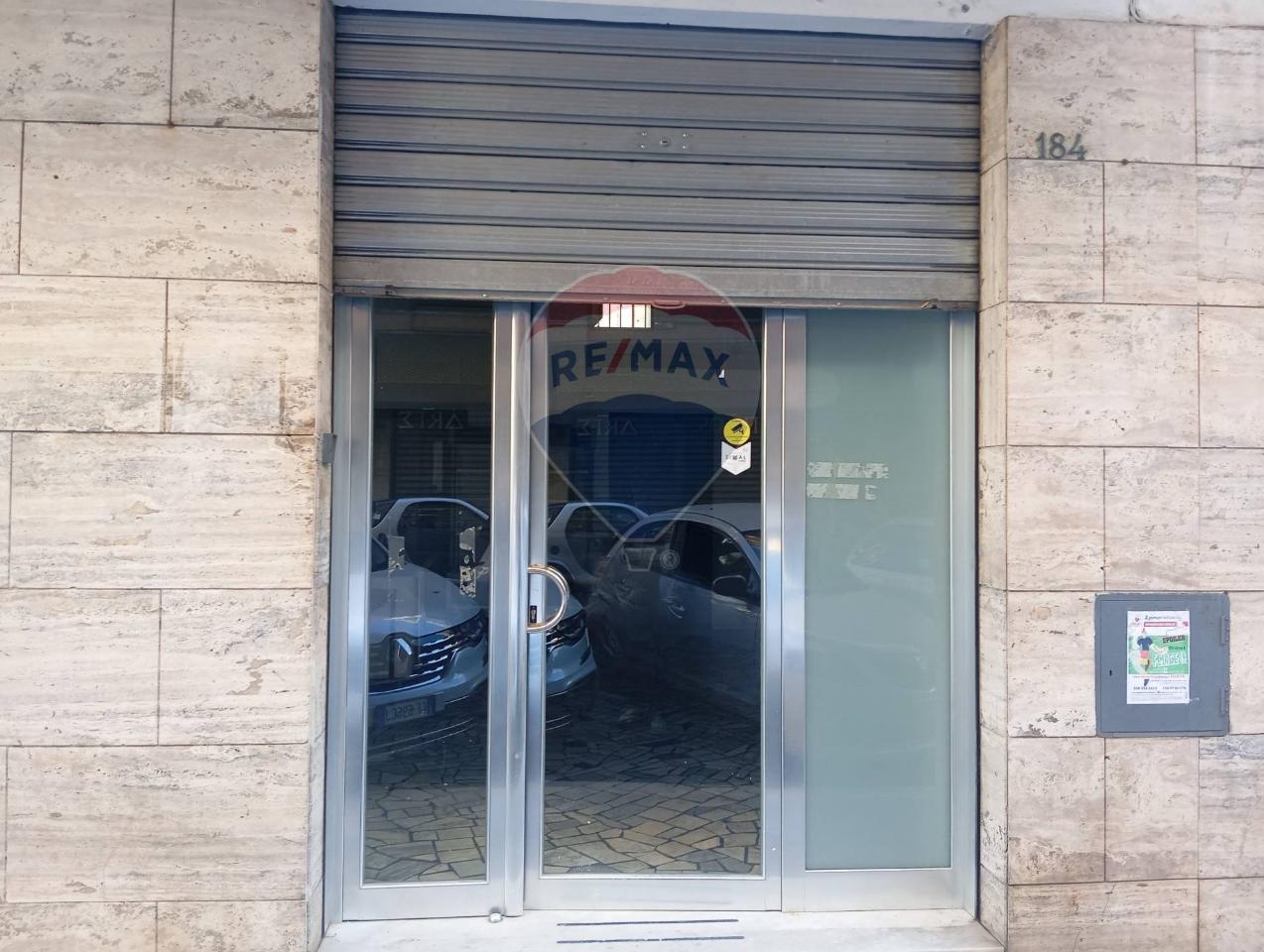 Negozio in Via Calefati 184, Bari, {3} - Foto 1