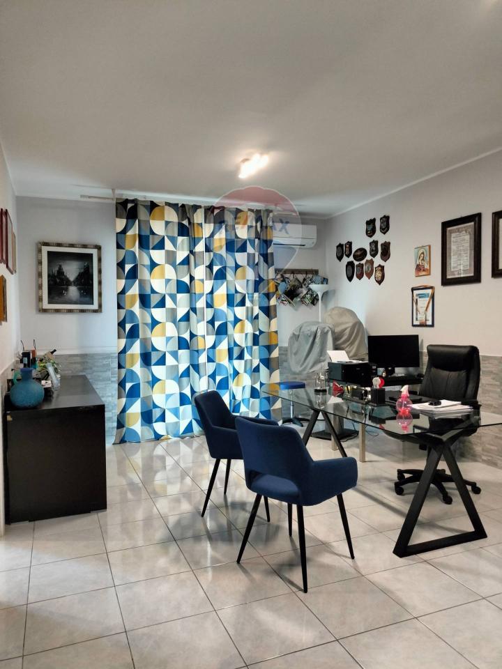 Negozio in Via Ruggero Leoncavallo 53, Bari, {3} - Foto 1