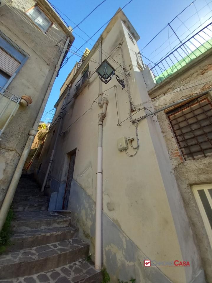 Villa in Via Petrazzo 4, Messina