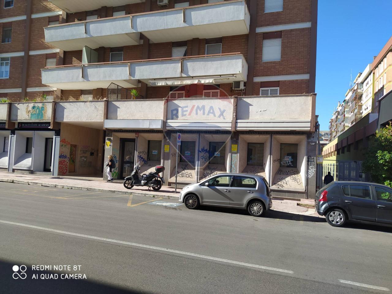 Negozio in Via Giulio Petroni 17a, Bari - Foto 1
