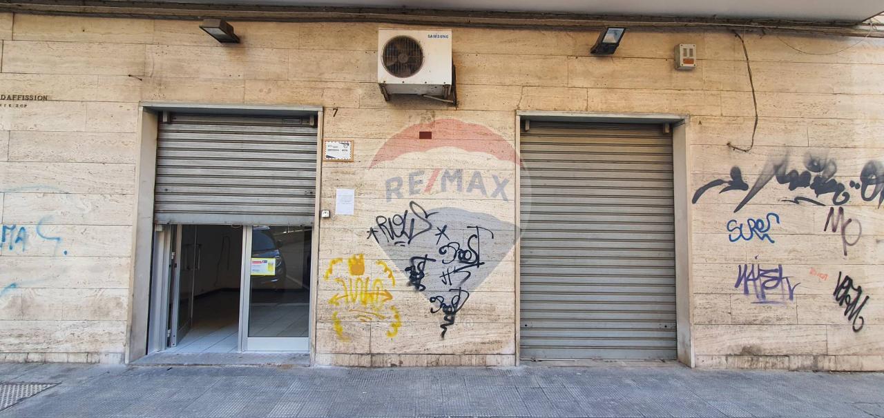 Negozio in Via Giovanni Laterza 7, Bari - Foto 1