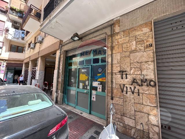 Negozio in Via Elio Vittorini 27, Barletta - Foto 1