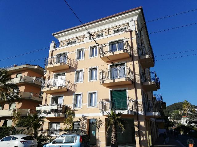 Geschäft in Via degli Amici, Bordighera - Foto 1