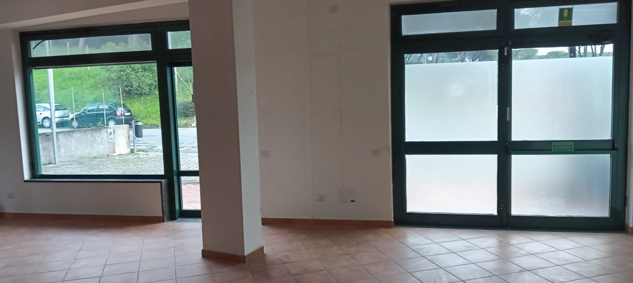 Negozio in Via Alessandrini, Uzzano, {3} - Foto 1