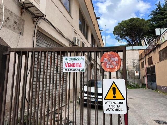 Garage or car box in Via Liguori 64, Salerno - Photo 1