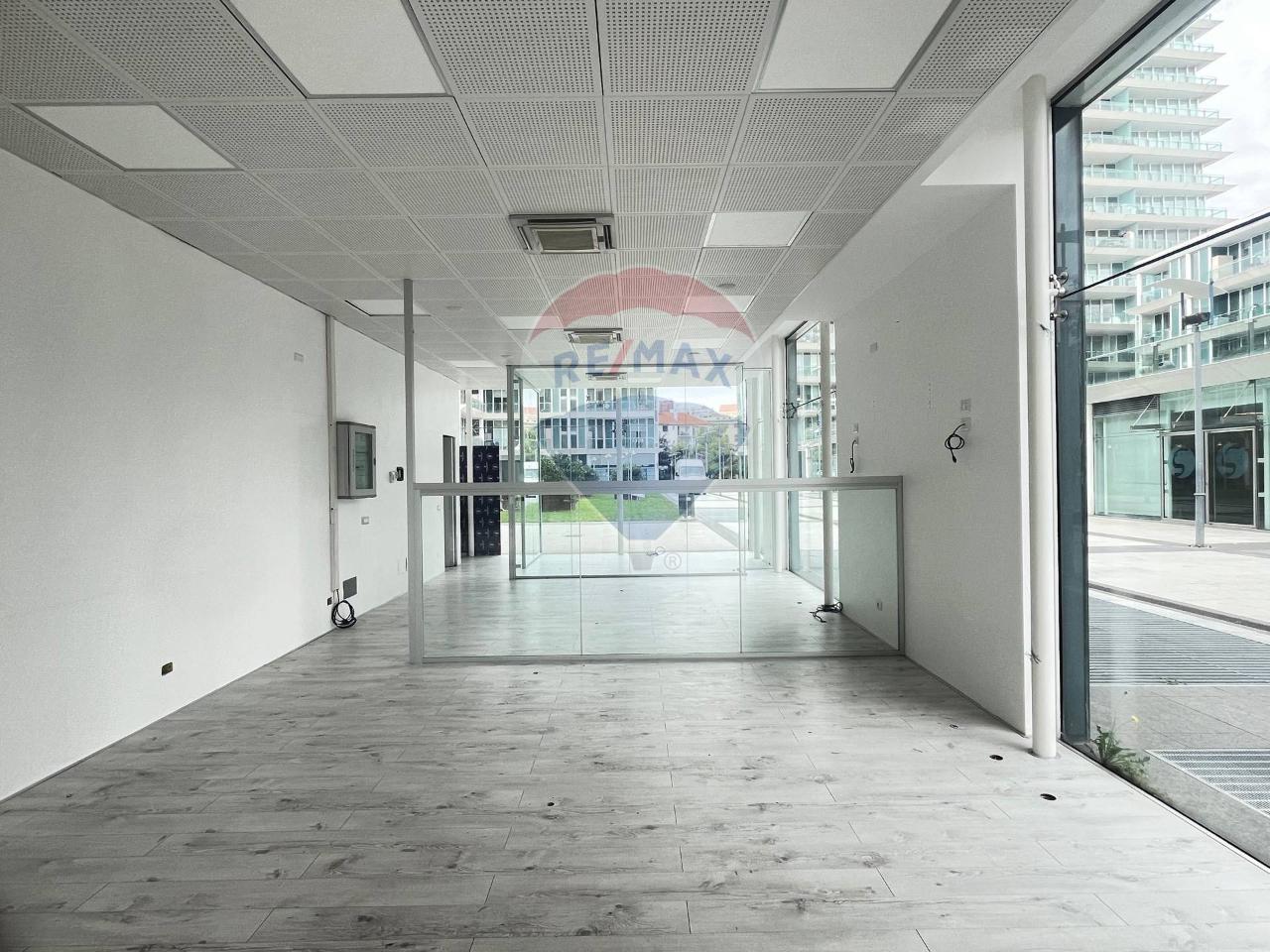 Negozio in Via Chiodo Snc, Savona, {3} - Foto 1