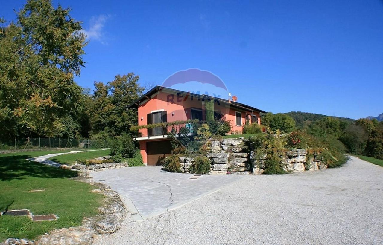 Villa in vendita a Saltrio