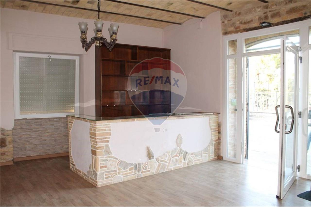 Negozio in Via del Mancino 94, Lanciano - Foto 1