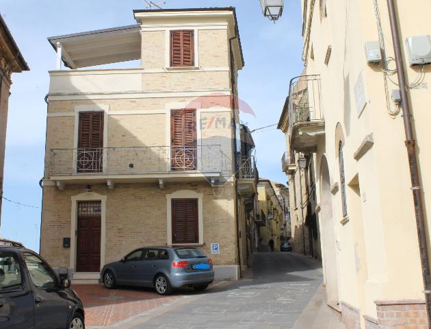 Detached house, Lanciano - Photo 1