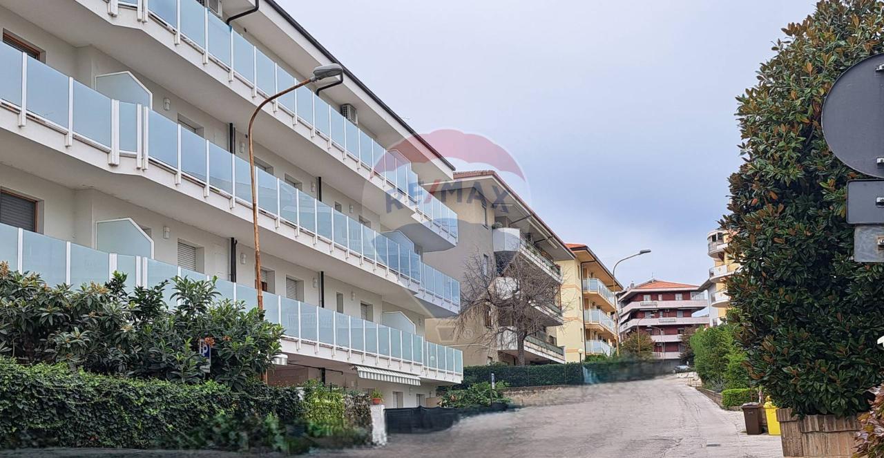 Magazzino in Martiri della Violenza 14, Vasto, {3} - Foto 1