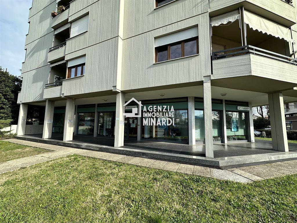 Locale commerciale in Viale Rossini 34, Lugo, {3} - Foto 1