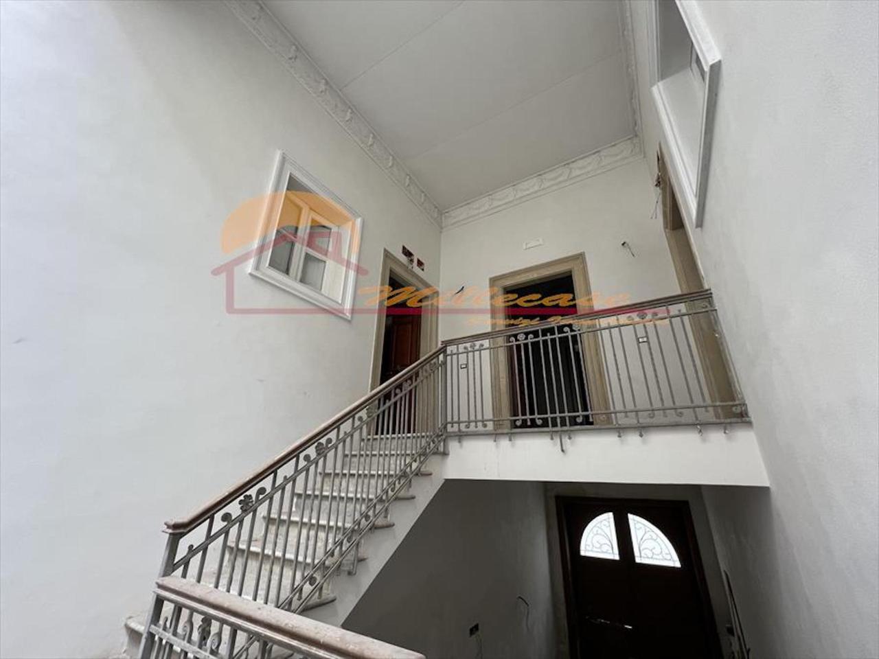 Palazzina commerciale in Piazza Euripide, Siracusa, {3} - Foto 1