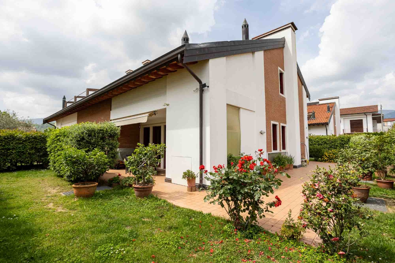 Villa bifamiliare in vendita a Bassano Del Grappa