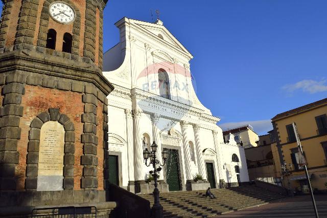 Negozio in Piazza Santa Croce 1, Torre del Greco - Foto 1