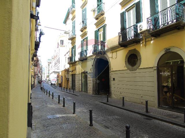 Geschäft in Via Carlo Poerio 20-21, Napoli - Foto 1