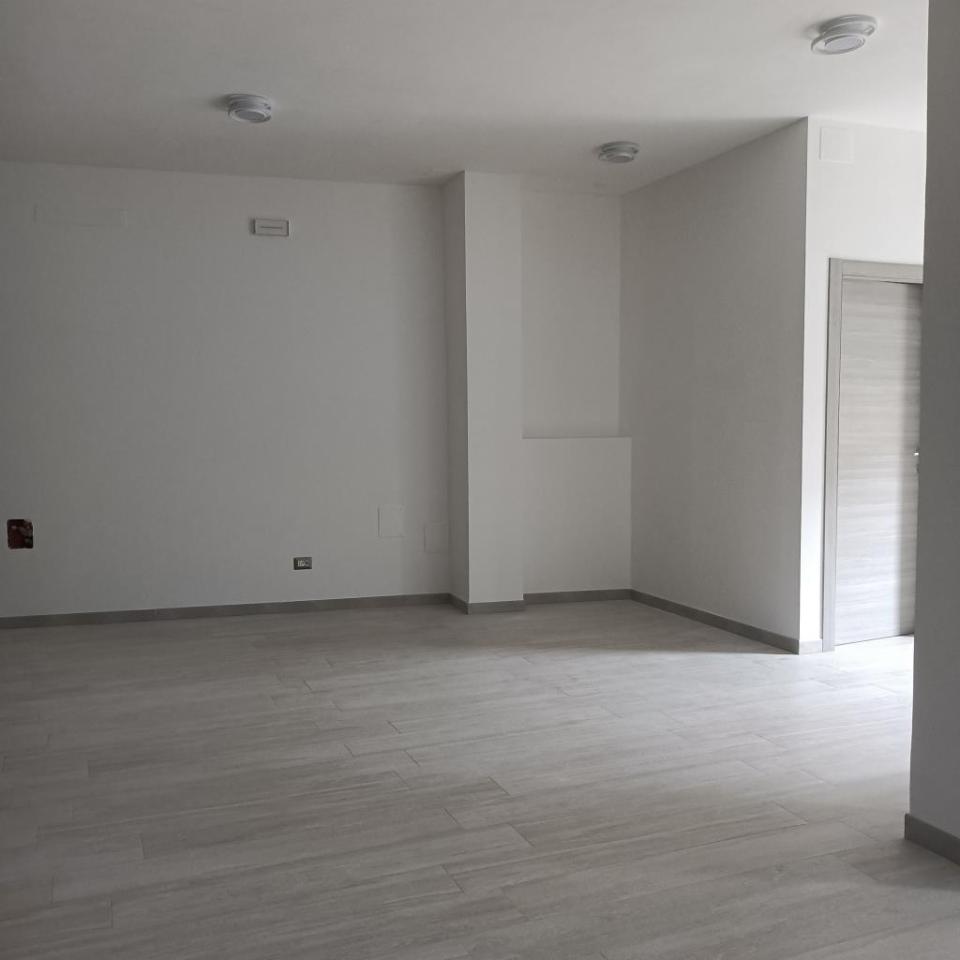 Negozio in Via Guttuari, Asti, {3} - Foto 1