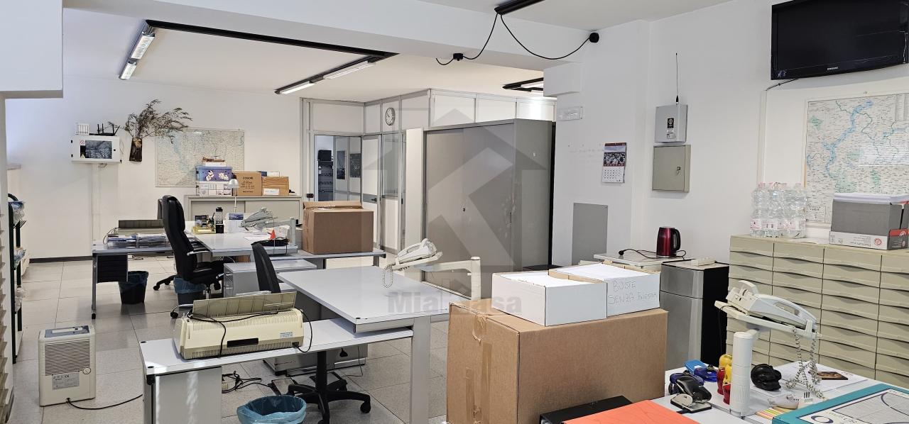 Ufficio in Via Papa Giovanni XXIII 176, Cardano Al Campo, {3} - Foto 1