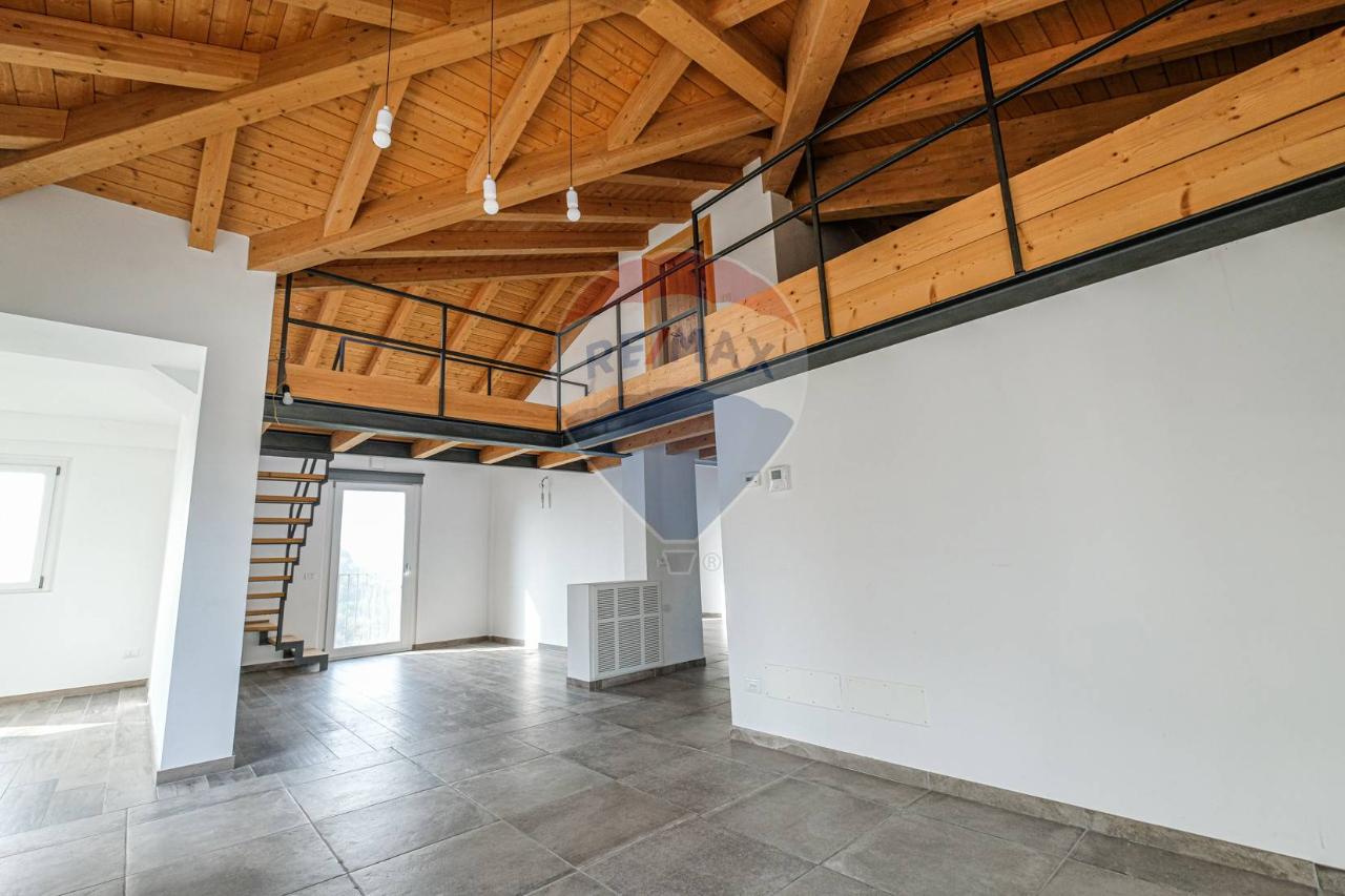 Loft in vendita a Caprino Bergamasco