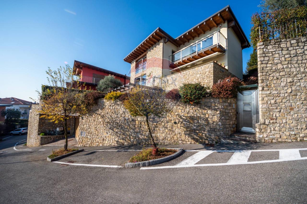 Villa in vendita a Nembro