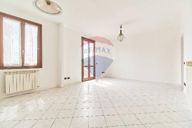 2-room flat in Piazza Trento 14, Brembate - Photo 1