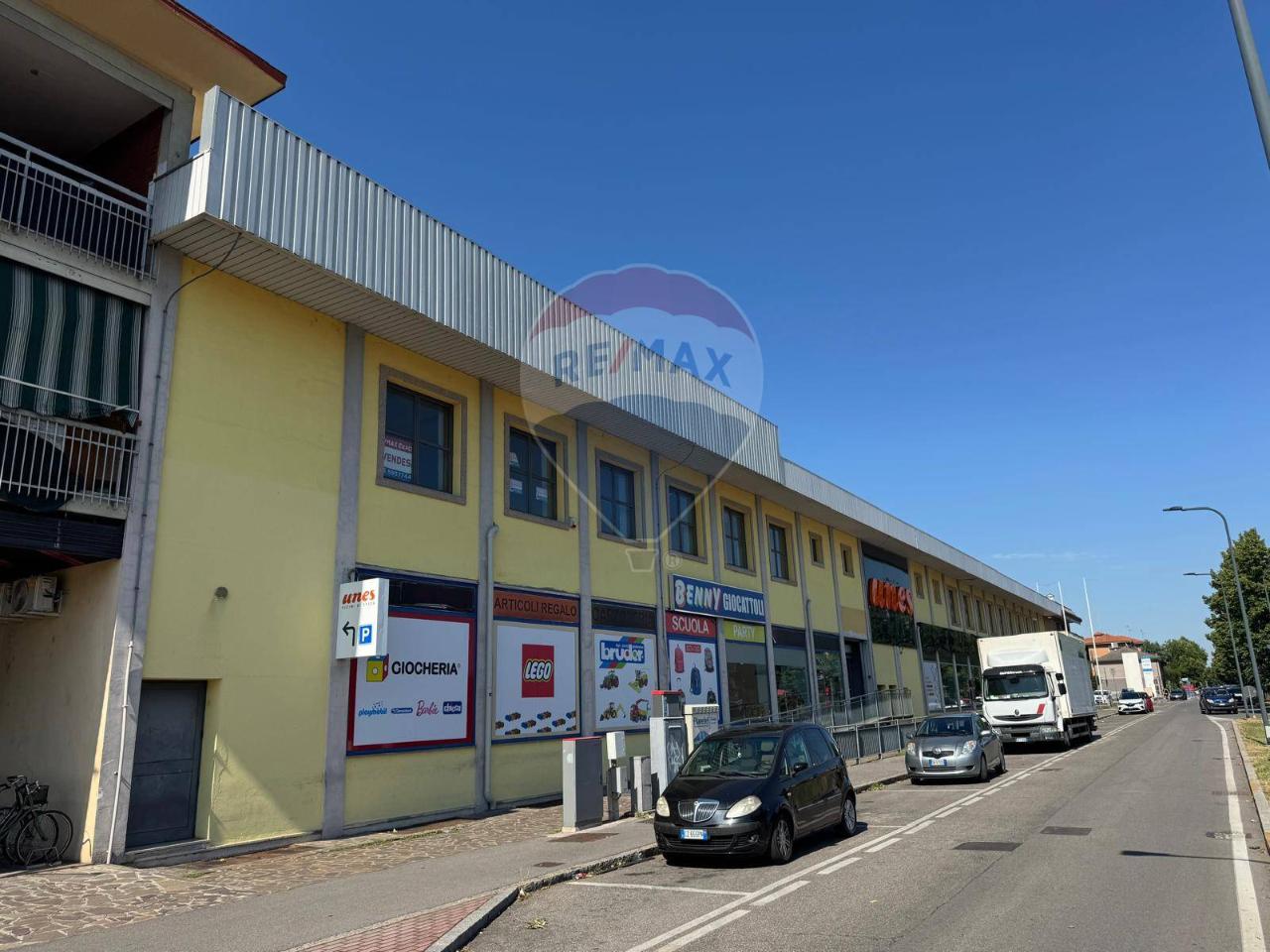 Negozio in Via Ortigara 1, Treviglio, {3} - Foto 2