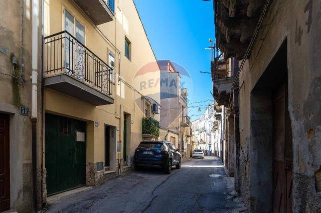 Detached house in Via Vespri 52-54-56, Caltagirone - Photo 1