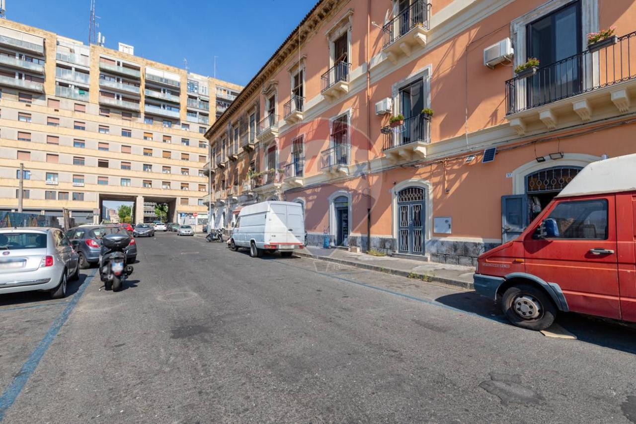 Negozio in Via Archimede 55 / 57, Catania - Foto 1